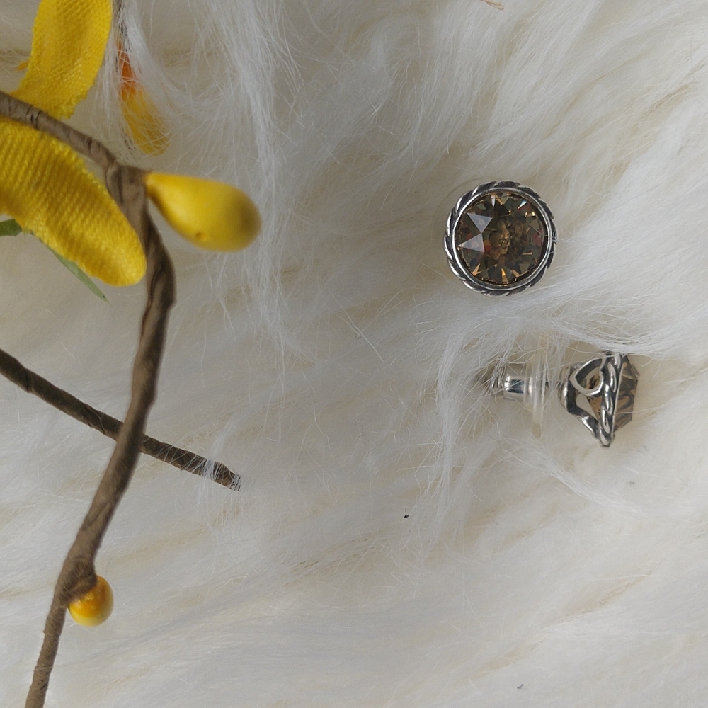 New Brighton Vintage  Earrings With hearts on the sides - Picture 5 of 5